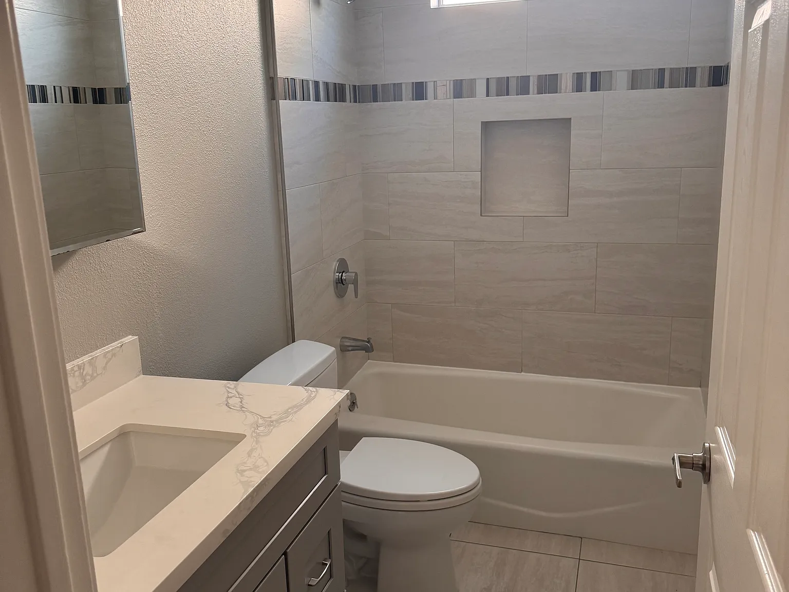 2 bed, 780 sqft, $2,825 — Photo 3