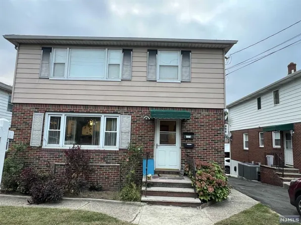 2413 3rd St, Fort Lee, NJ 07024