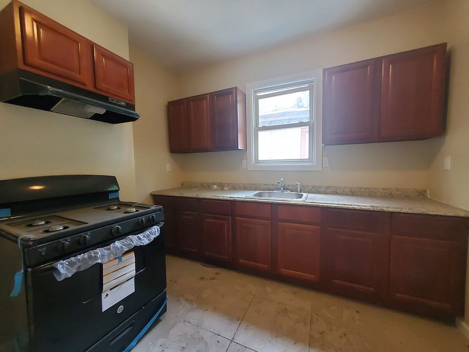 1st image of 796 S 13th St #1