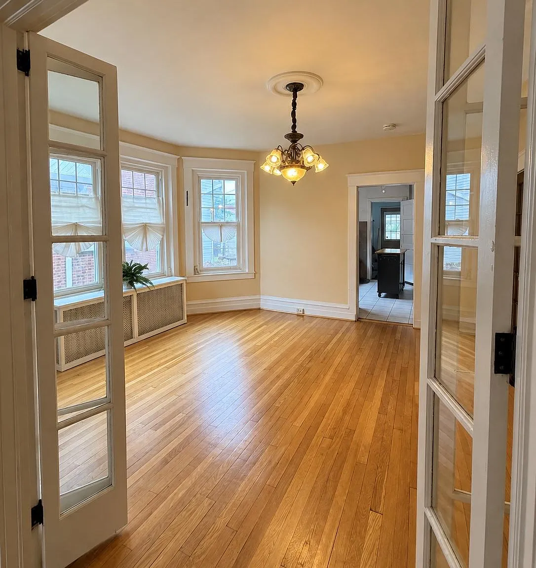 4 bed, 1.0 bath, 2424 sqft, $2,500 — Photo 4