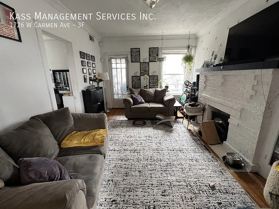 Building Photo - 1726 W Carmen Ave #3F