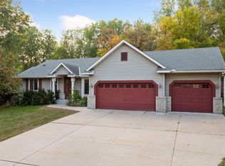2447 Cypress St N, Maplewood, MN 55109