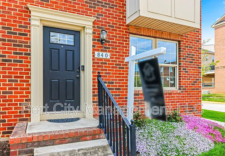 840 Oldham St #1 — Photo 2