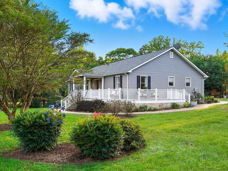 1st image of 49 Dog Patch Ln