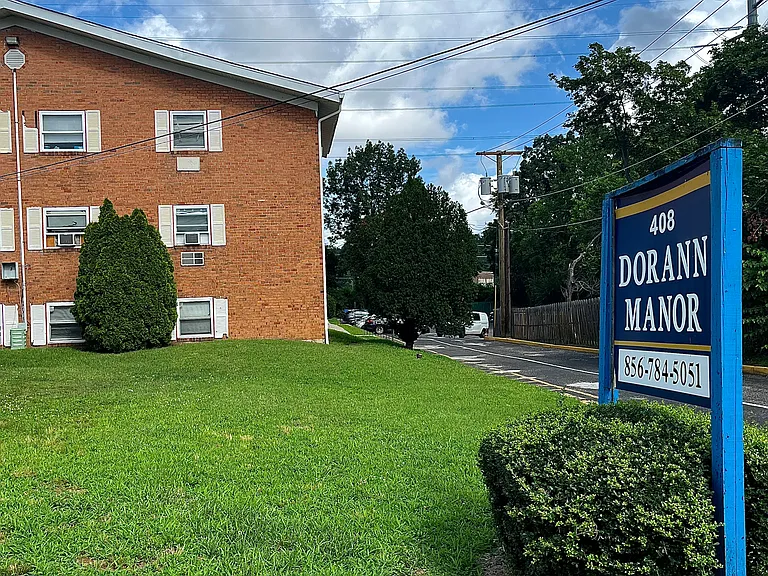 Dorann Manor Apartments — Photo 2