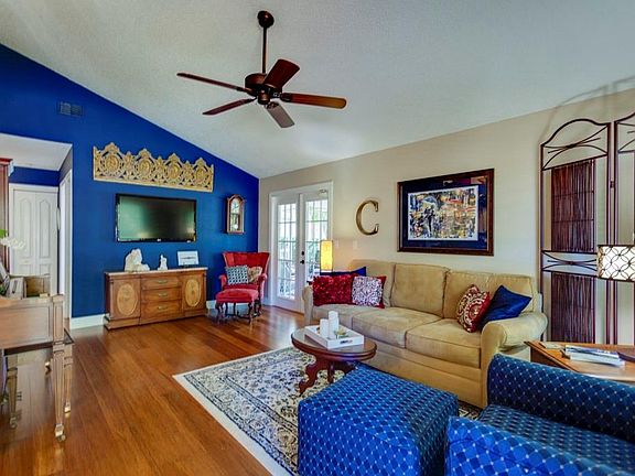 4th image of 3833 Regent Dr