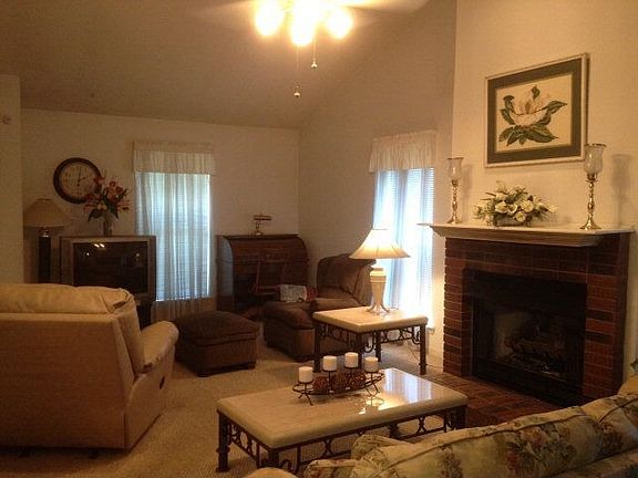 2nd image of 1006 Crawford Cir