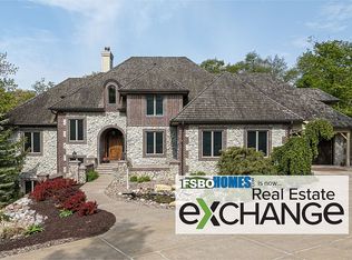1302 Woodland Ln, Le Claire, IA 52753