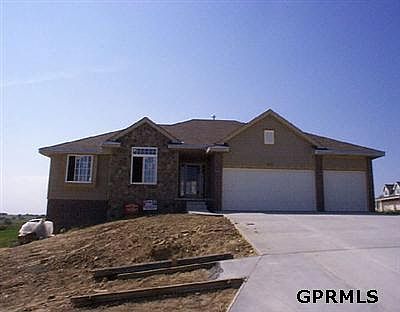 1st image of 605 Pearl Cir