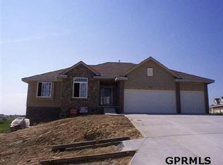 605 Pearl Cir, Elkhorn, NE 68022