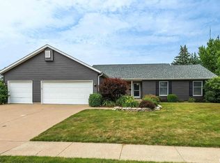 3564 Deertrail Rd, Bettendorf, IA 52722