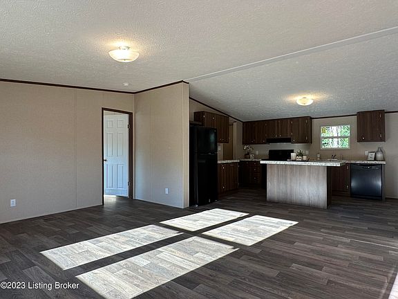 5th image of 132 Rosewood Dr