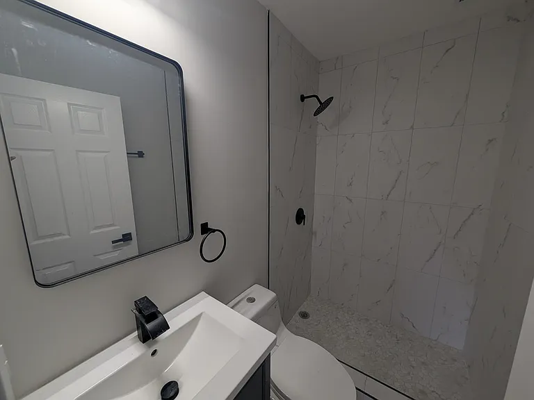 916 N Noble St #1F — Photo 12
