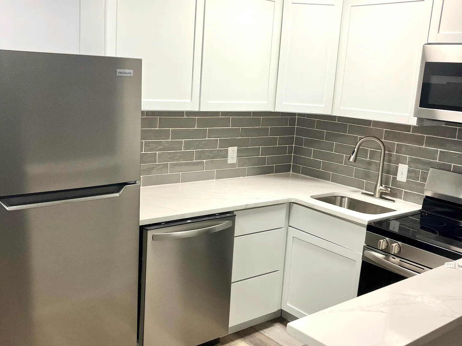 Laclede Forest Apartments — Photo 1