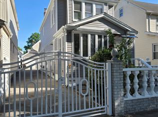 19444 112th Rd, Saint Albans, NY 11412