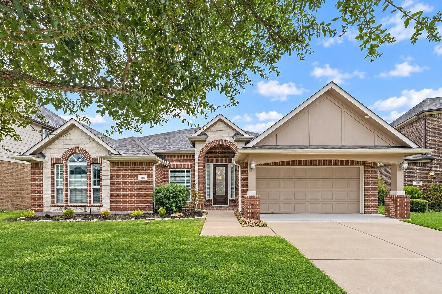 4 bed, 3.0 bath, 2520 sqft, $2,450 — Photo 1