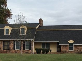 1826 Lake Manor Dr, Greenville, MS 38701