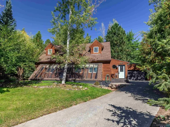 1619 Shetland Ct, Moscow, ID 83843