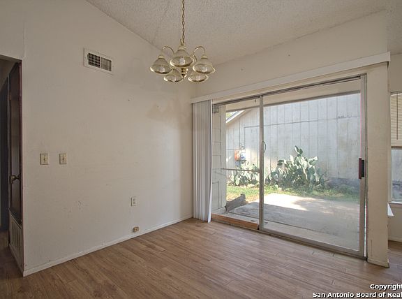 5th image of 9730 Meadow Dr