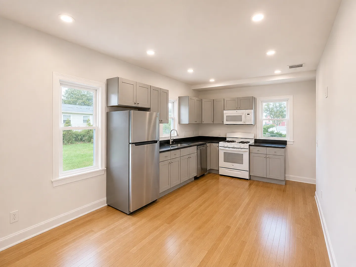 House for rent in Long Branch! — Photo 3