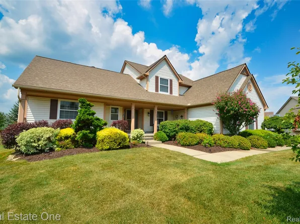 2092 Westview Ct, Lake Orion, MI 48360