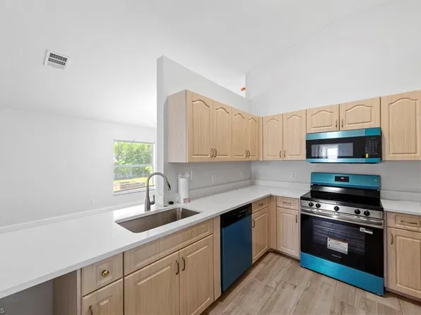 2022 NW 9th Ter, Cape Coral, FL 33993