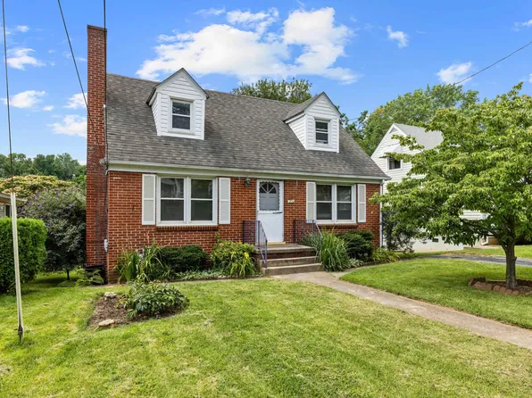 1206 Springhill Rd, Staunton, VA 24401