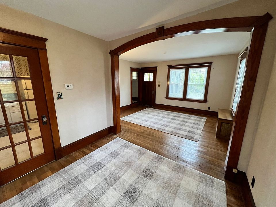 15 West St, Easthampton, MA 01027 Zillow