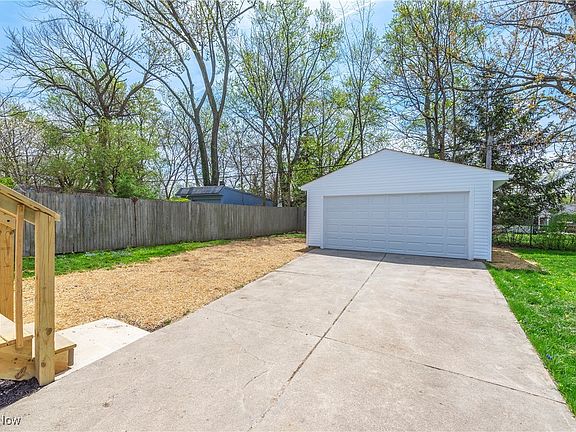 4th image of 18241 Ponciana Ave