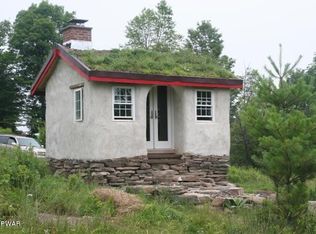 Autumn Leaves Rd, Starlight, PA 18461