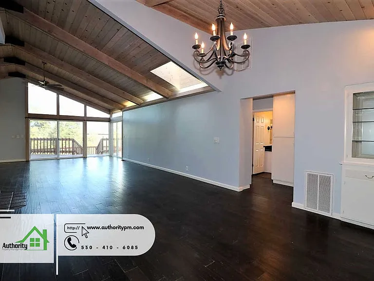 875 Lakeview Dr — Photo 9