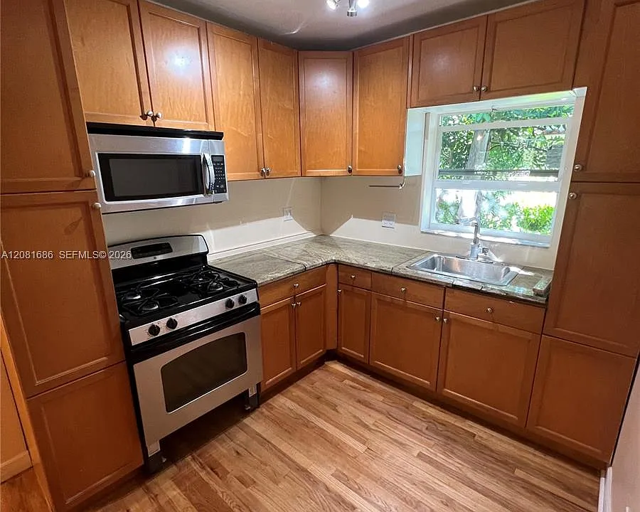 115 NE 14th Ave #3