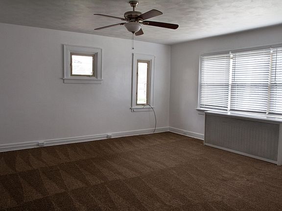 Huge living area with large front window and brand new touchless blinds.