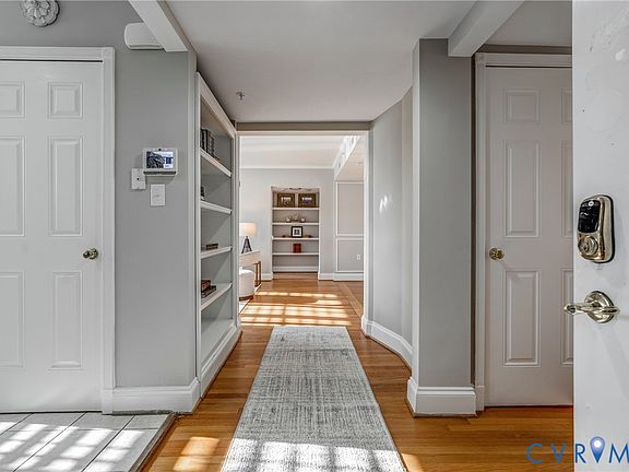 3rd image of 22 W Locke Ln #U7