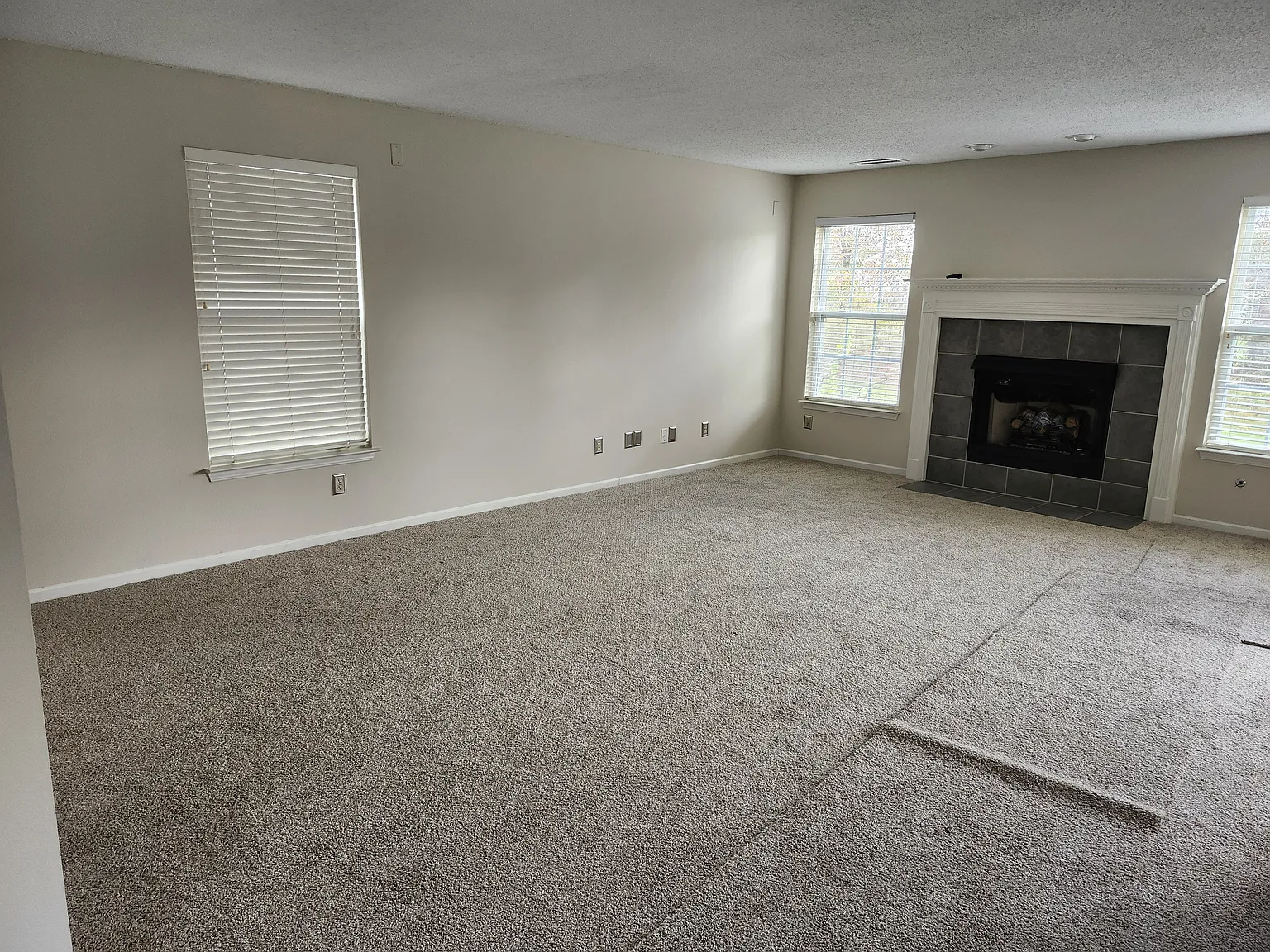 4 bed, 3045 sqft, $2,400 — Photo 4