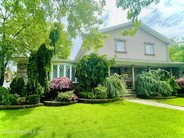 65 Kensico St, Staten Island, NY 10306