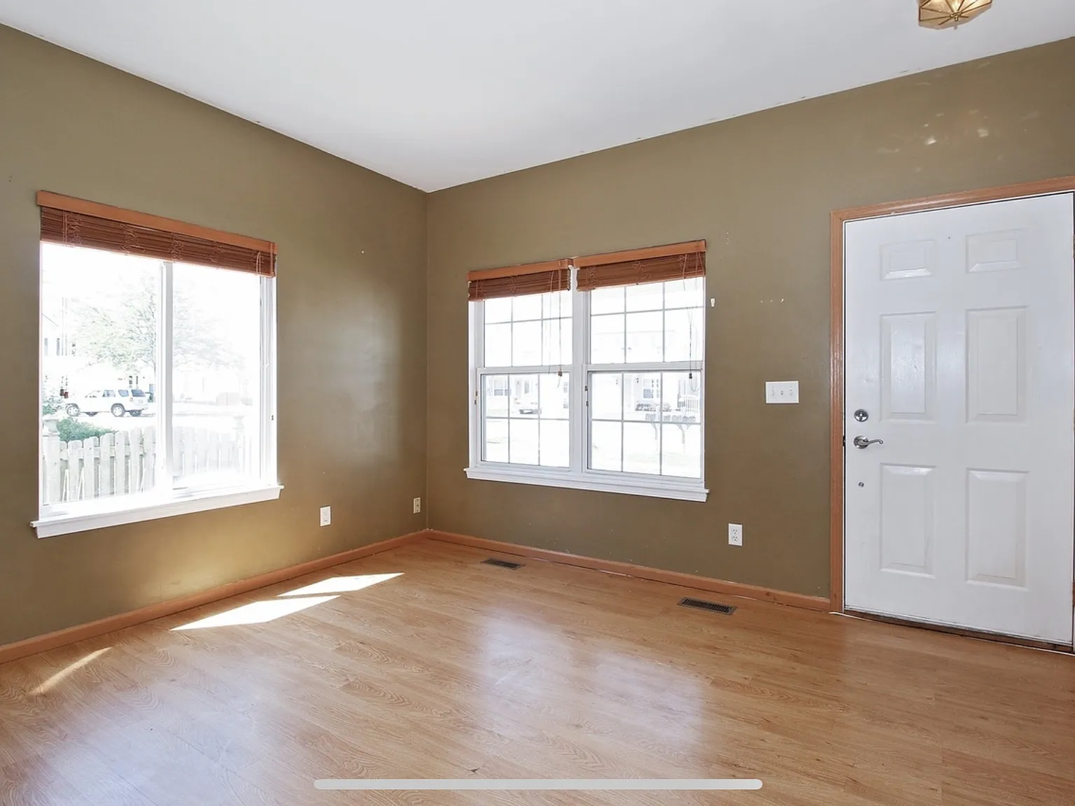 681 Zachary Dr — Photo 2