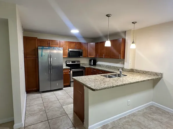 5614 Blueberry Ct, Lauderhill, FL 33313