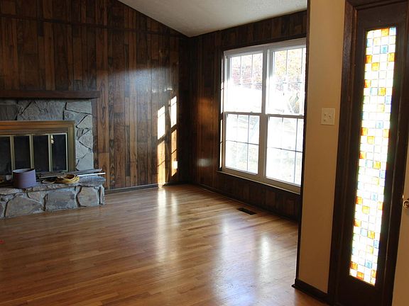 3rd image of 406 Teresa Ann Dr