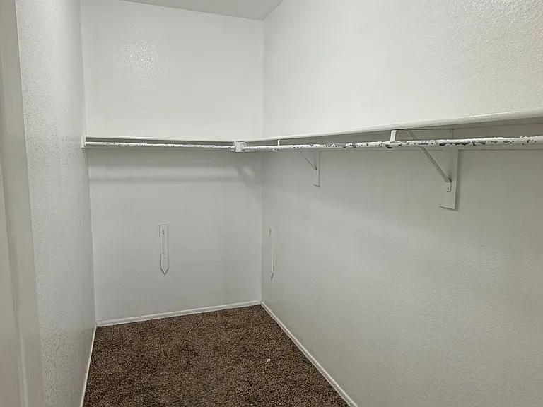 689 E Springfield Pl — Photo 9
