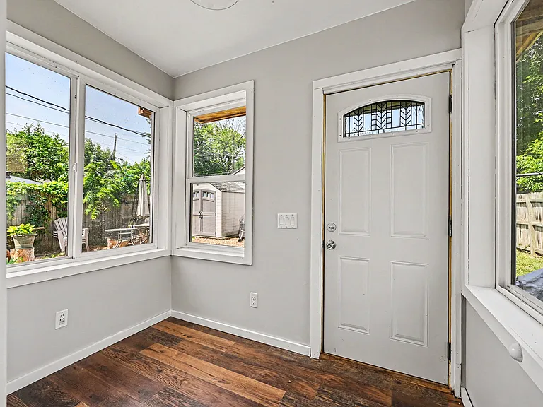 1411 Knox Ave N — Photo 21