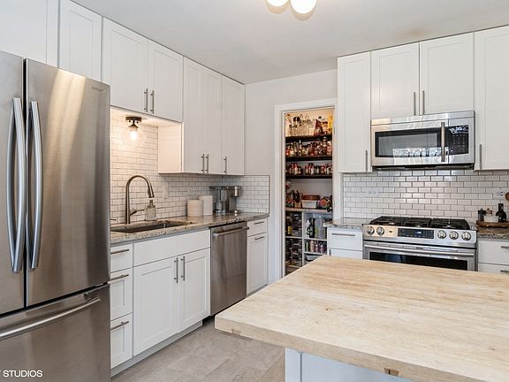 4th image of 2147 Berkley Ct APT 102-B