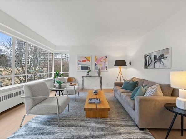 1949 Beach Ave #405, Vancouver, BC V6G 1Z2