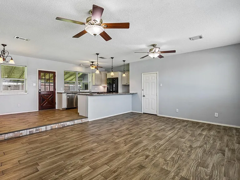 5709 Maco St — Photo 6