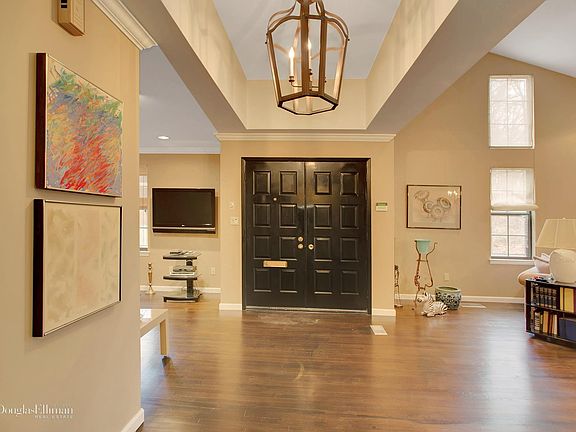2nd image of 312 Aerie Ct