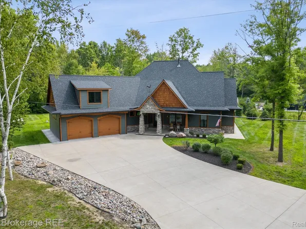 10366 Duffield Rd, Montrose, MI 48457