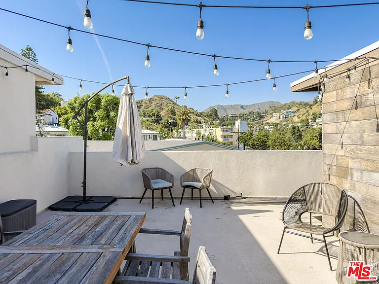 2111 N Cahuenga Blvd #2 — Photo 35