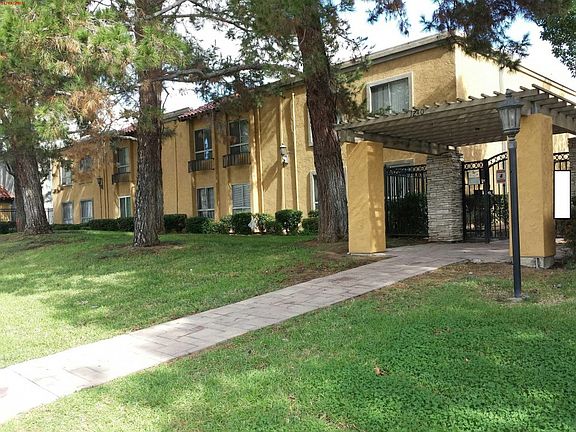 4th image of 1240 North Broadway
