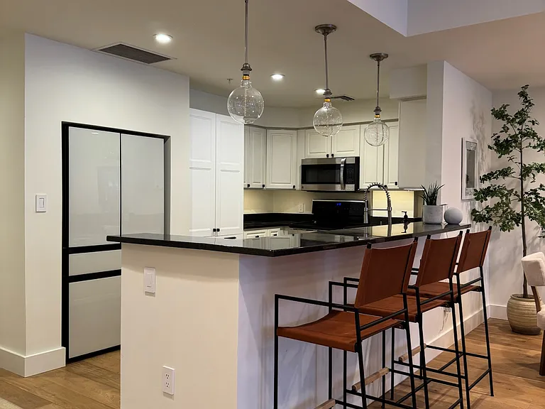 40 College St #207 — Photo 8