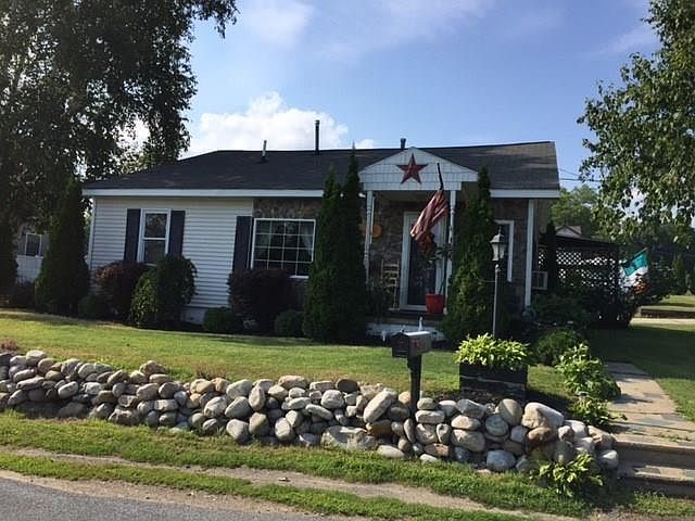 1st image of 20 Lynn Ave